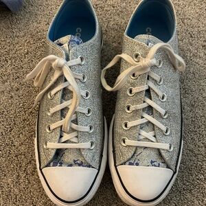 Never worn- Converse Platforms